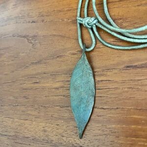 NEW bronze patina metal feather rope necklace